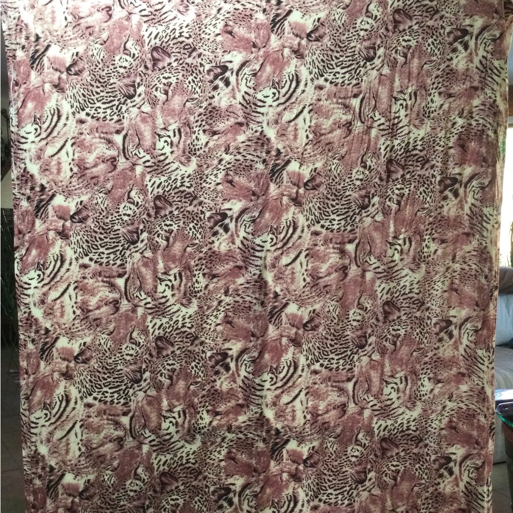 No Name Brand Oversized Big Cat wrap
